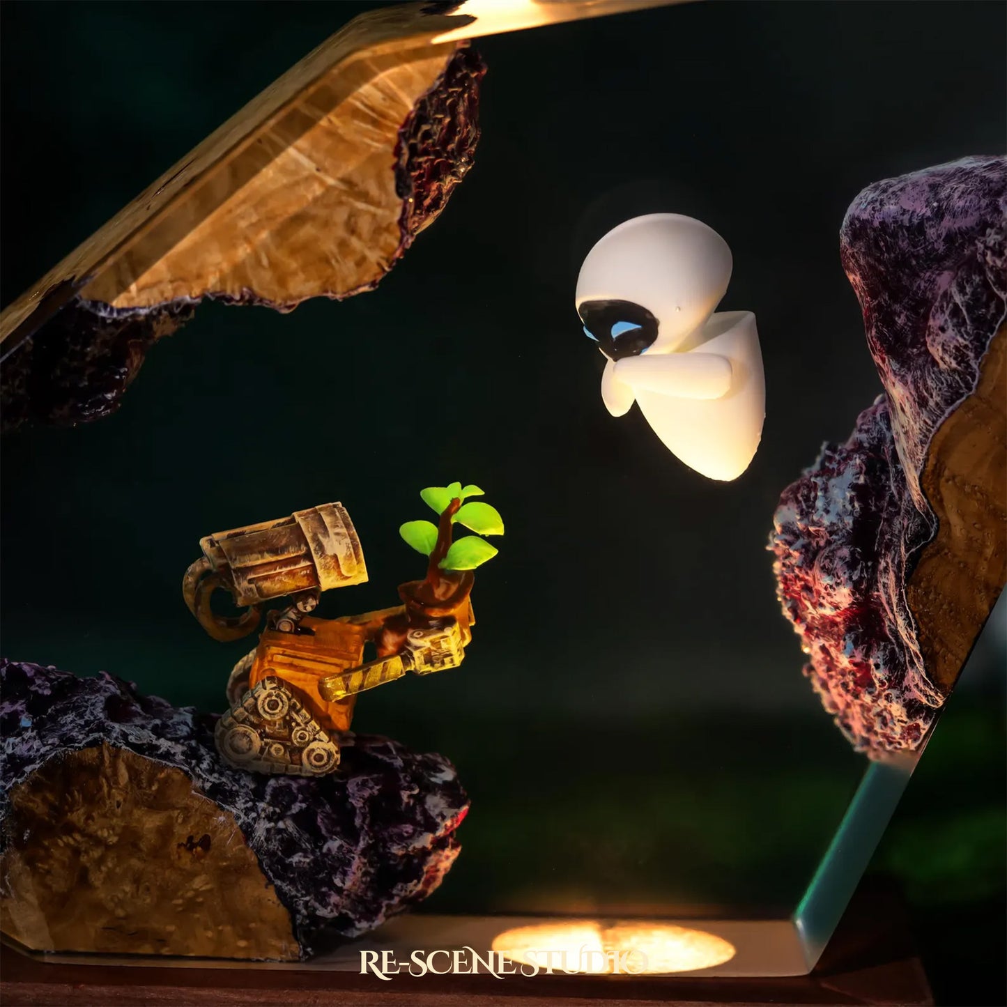 WALL-E and EVE Resin Lamp - WALL-E