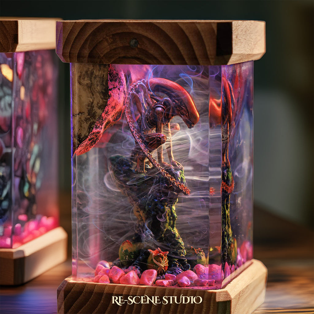 Xenomorph Resin Epoxy Lamp Multicolor / Size M: 6 x 6 x 12 (cm) – Handmade Epoxy Resin Lamp by Rescene Studio | Rescene Studio
