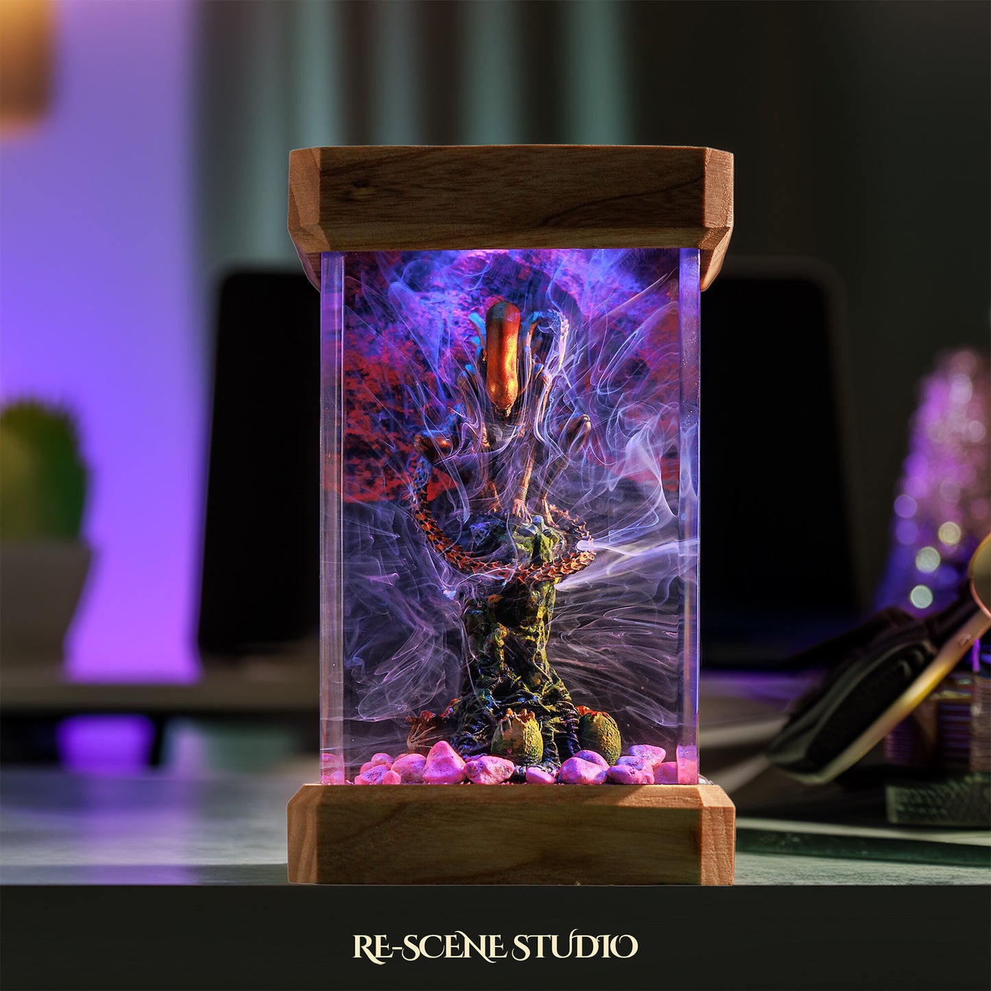 Xenomorph Resin Epoxy Lamp Multicolor / Size M: 6 x 6 x 12 (cm) – Handmade Resin Lamp by Rescene Studio | Rescene Studio