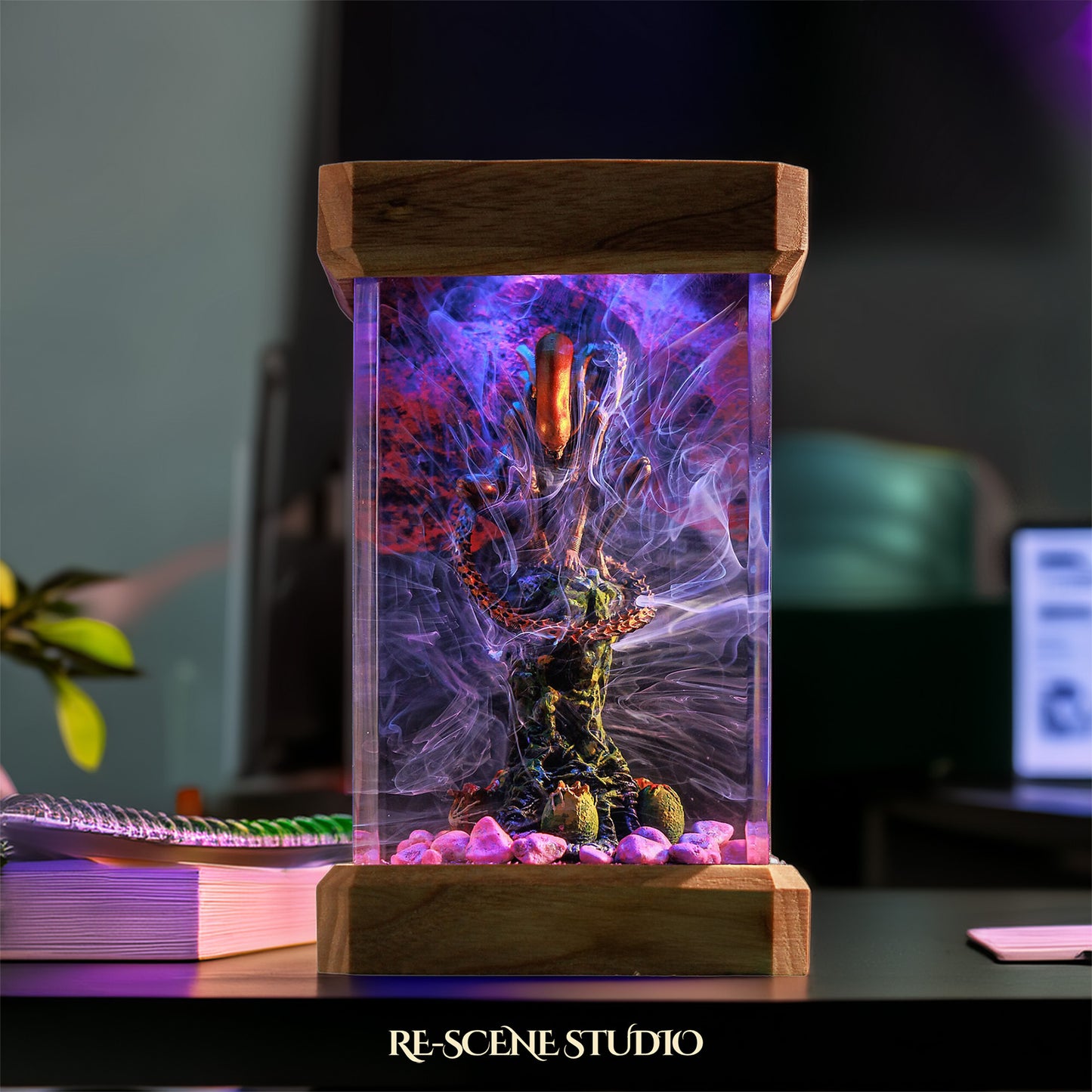 Xenomorph Resin Epoxy Lamp Multicolor / Size M: 6 x 6 x 12 (cm) – Handmade Resin Lamp by Rescene Studio | Rescene Studio