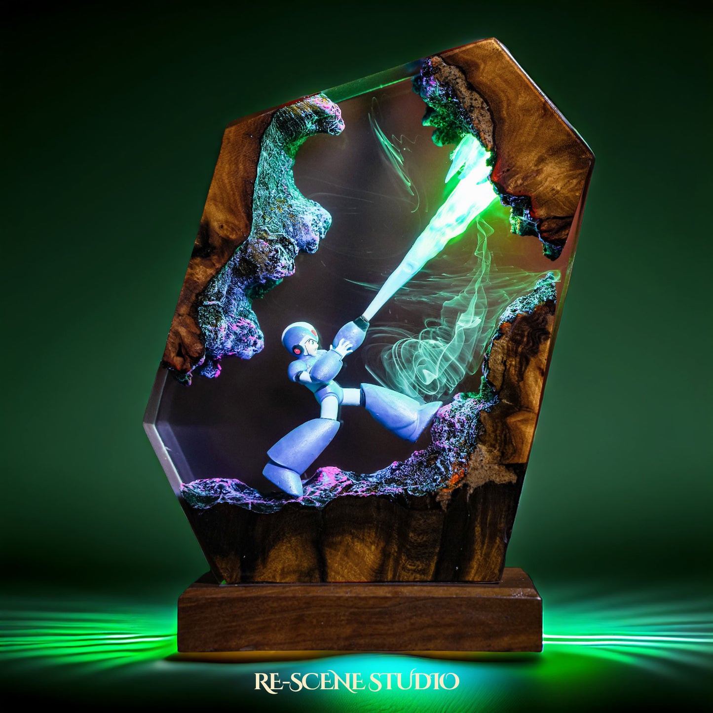 Retro Robot Hero Resin Lamp — view 2