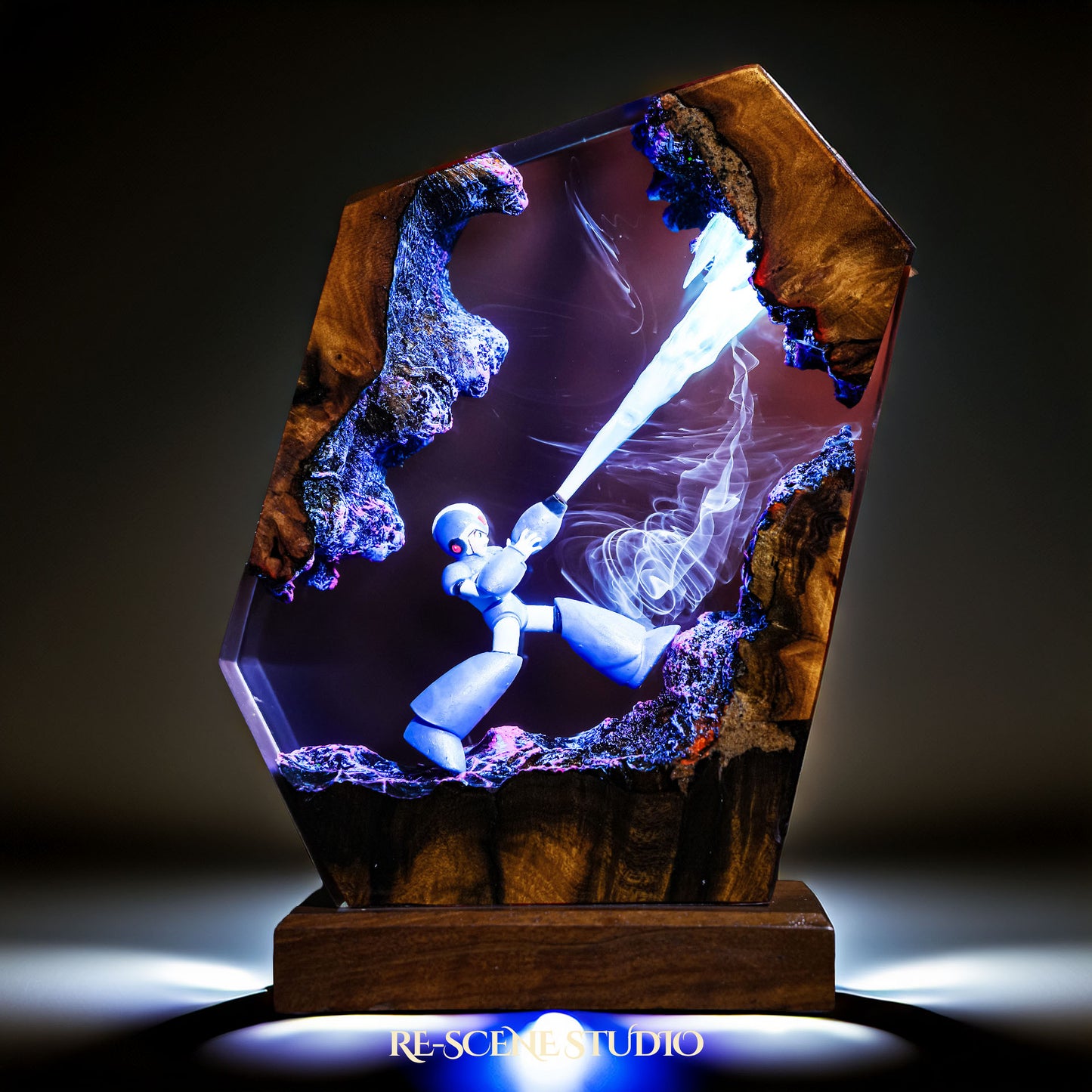 Retro Robot Hero Resin Lamp — view 4