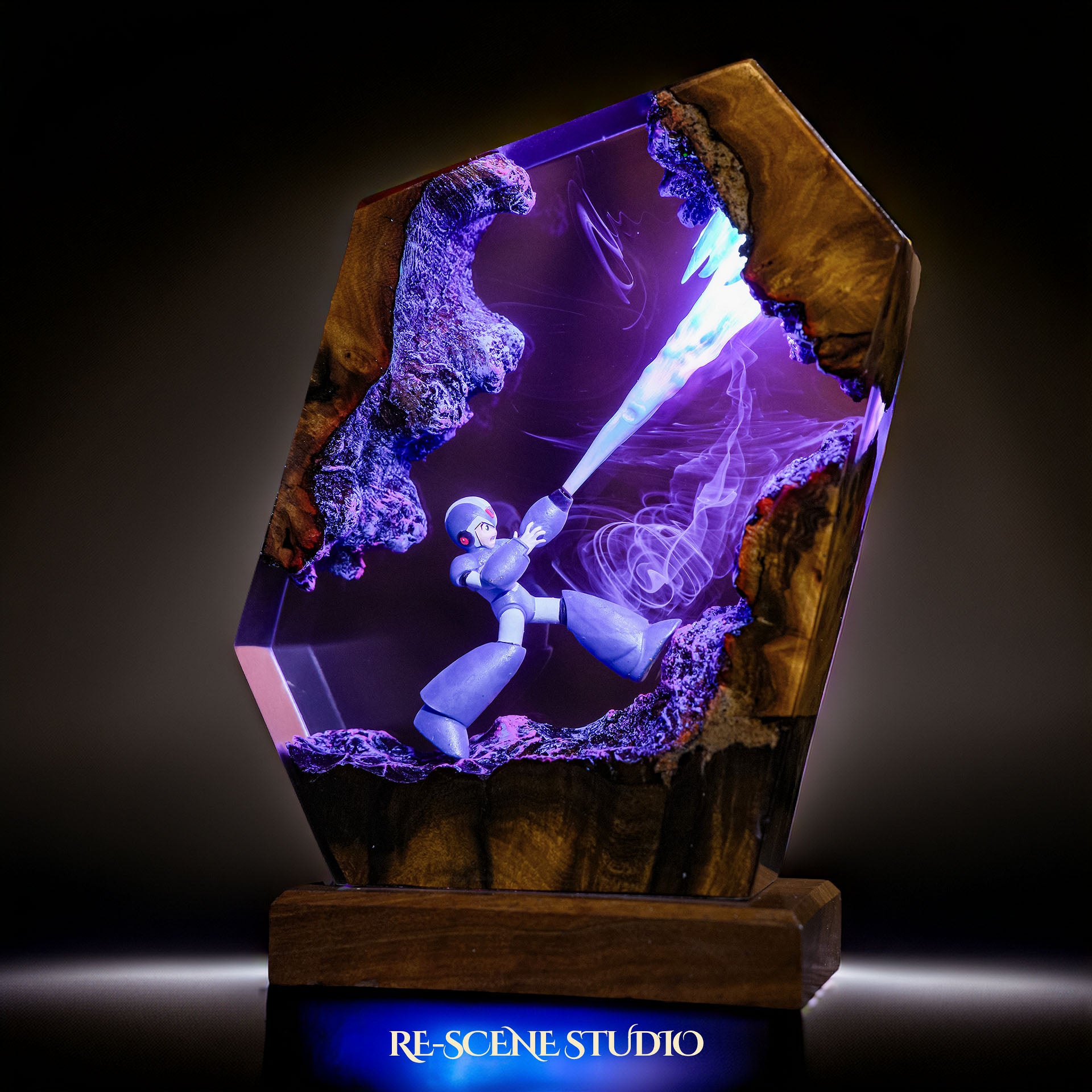 Retro Robot Hero Resin Lamp — view 5