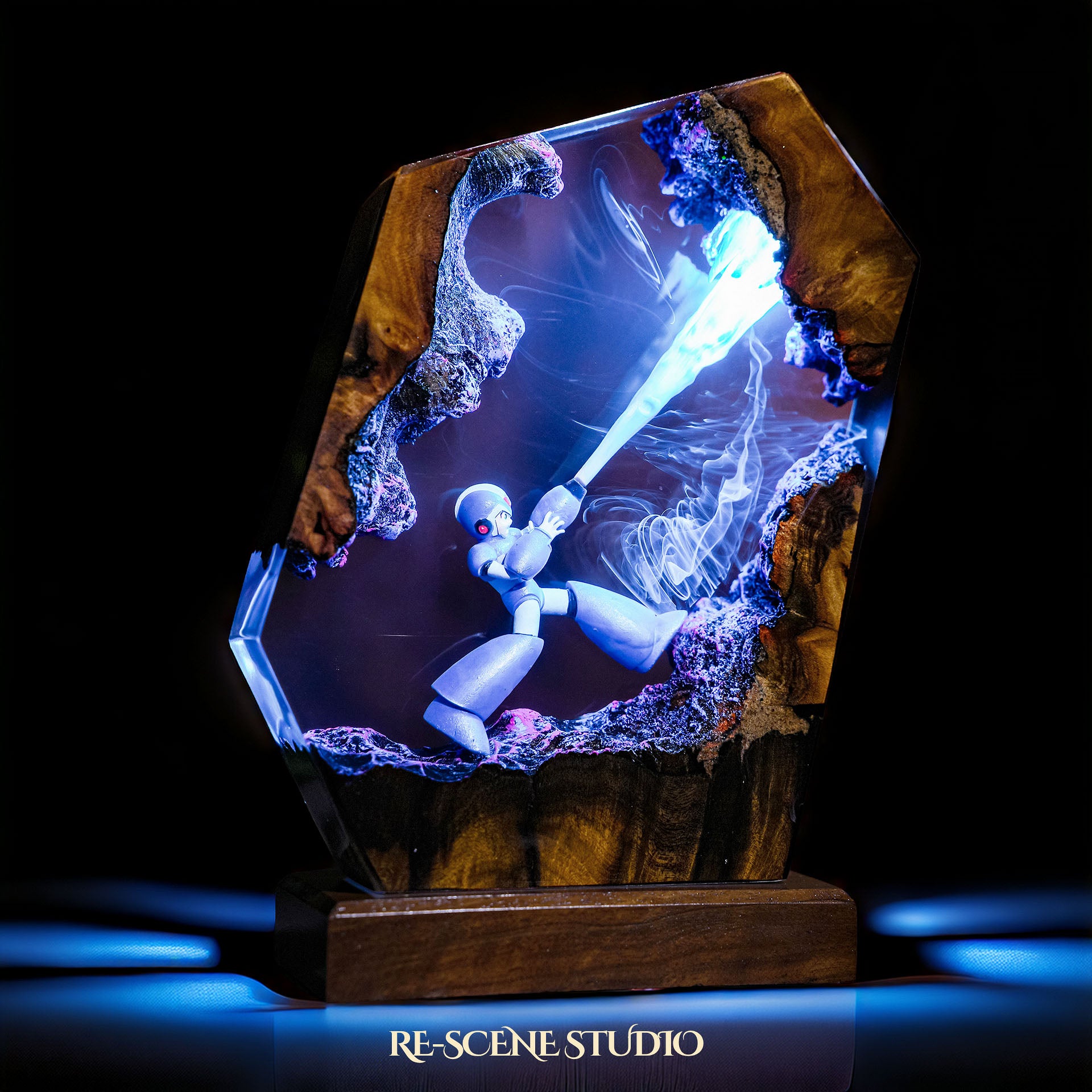 Retro Robot Hero Resin Lamp — view 6
