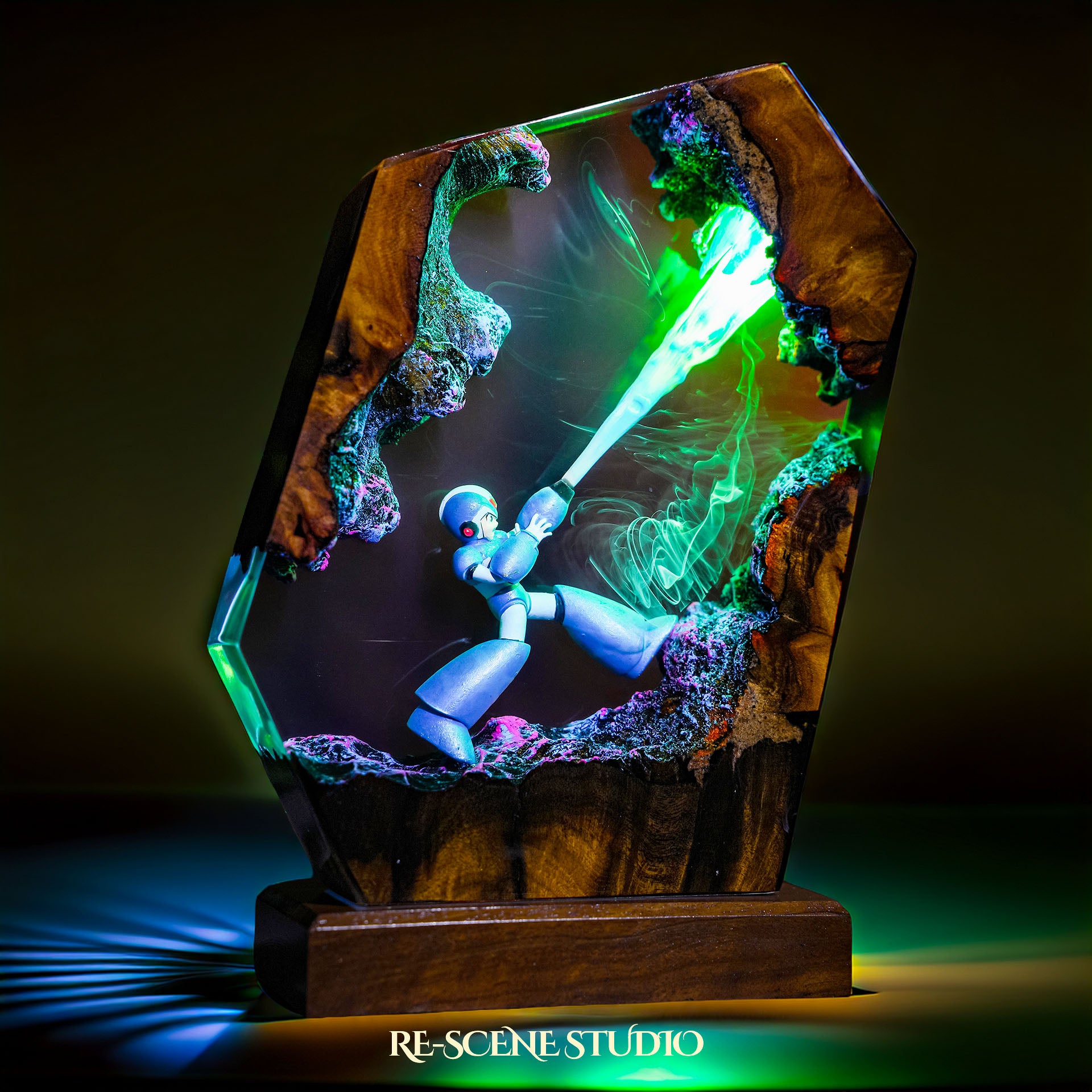 Retro Robot Hero Resin Lamp — view 7